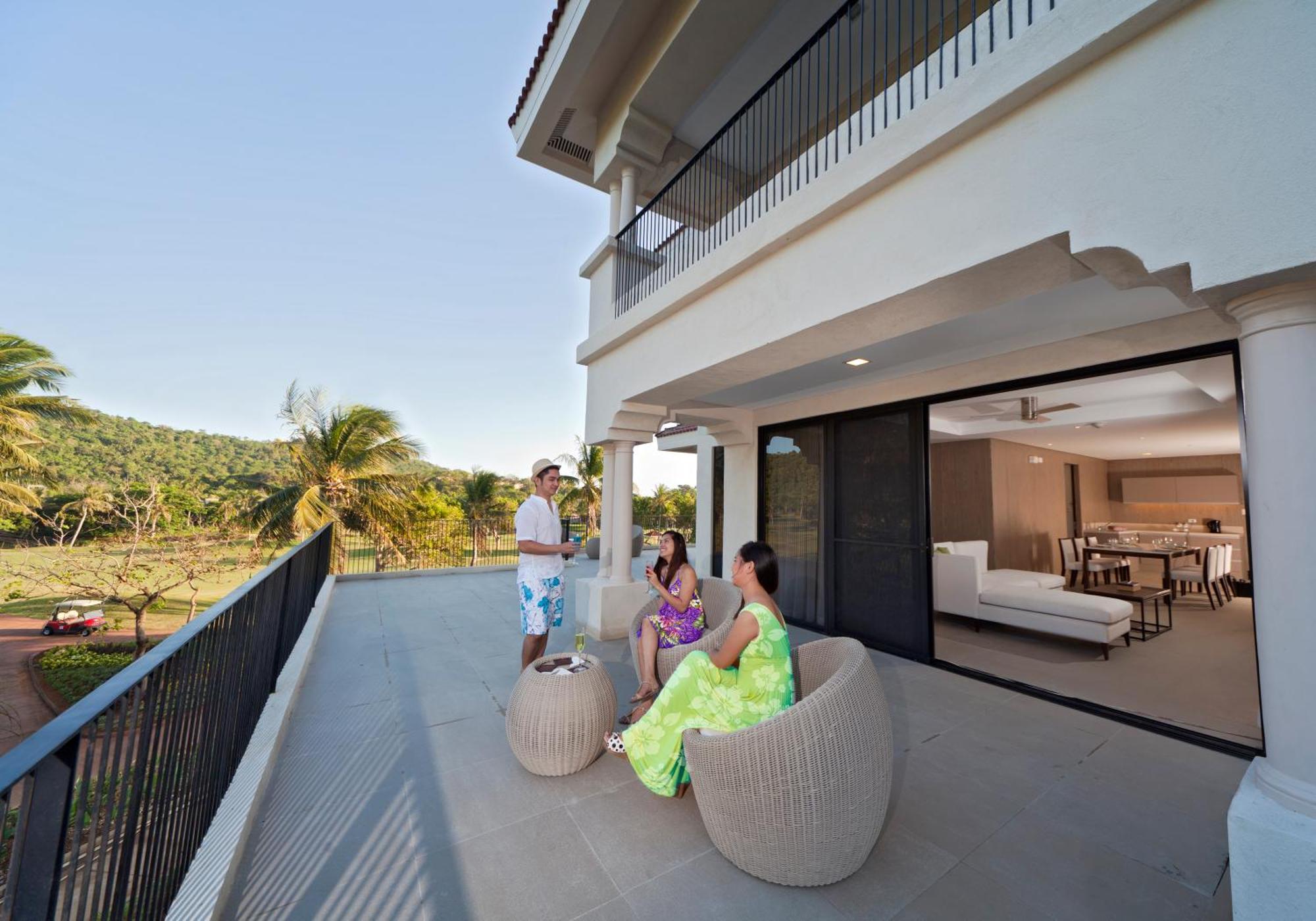 Fairways And Bluewater Boracay Resort 4*