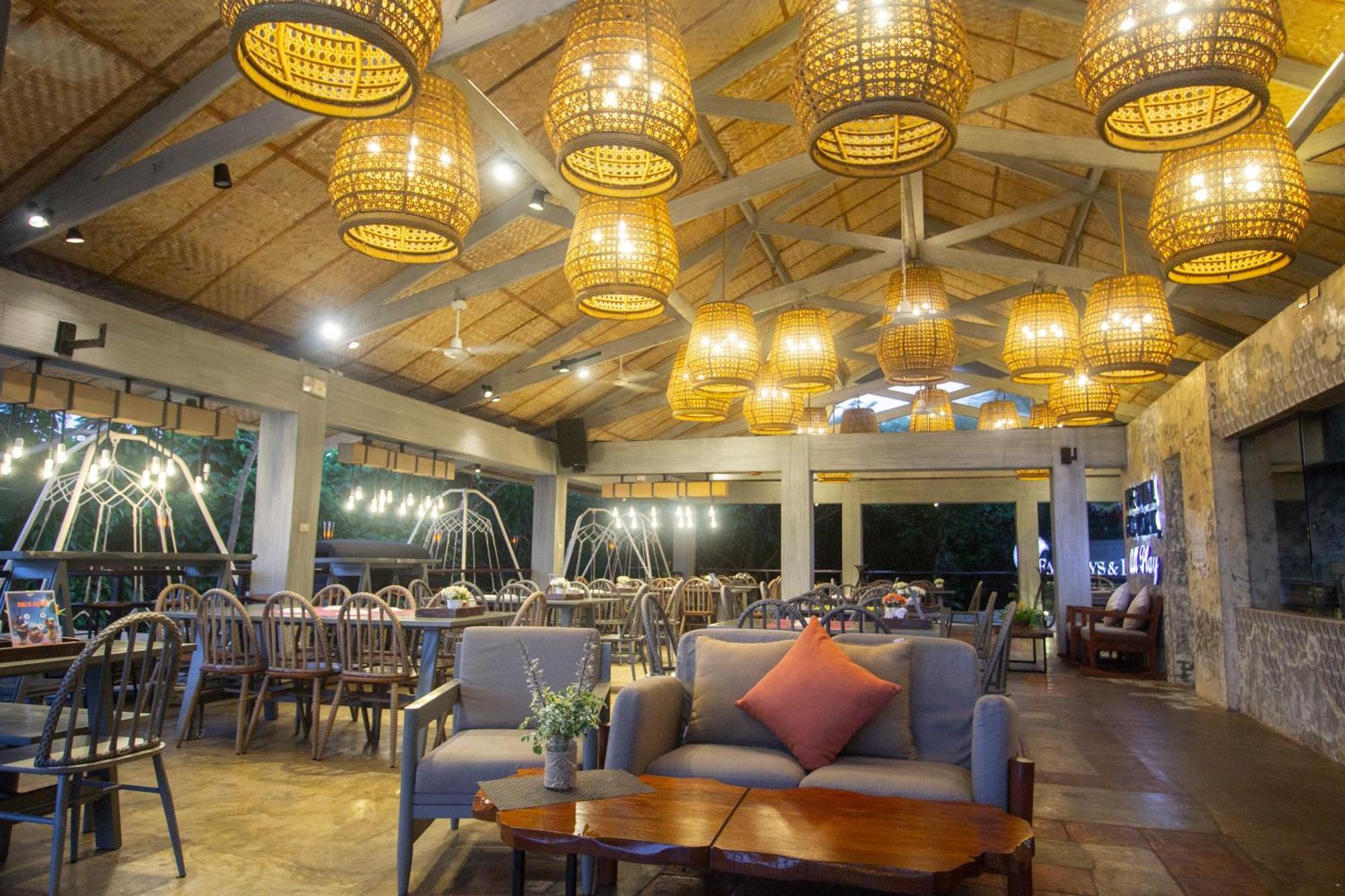 Fairways And Bluewater Boracay Resort
