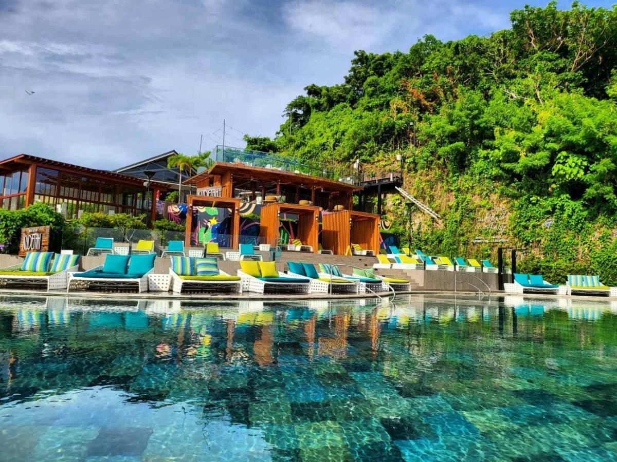 Fairways And Bluewater Boracay Resort 4*