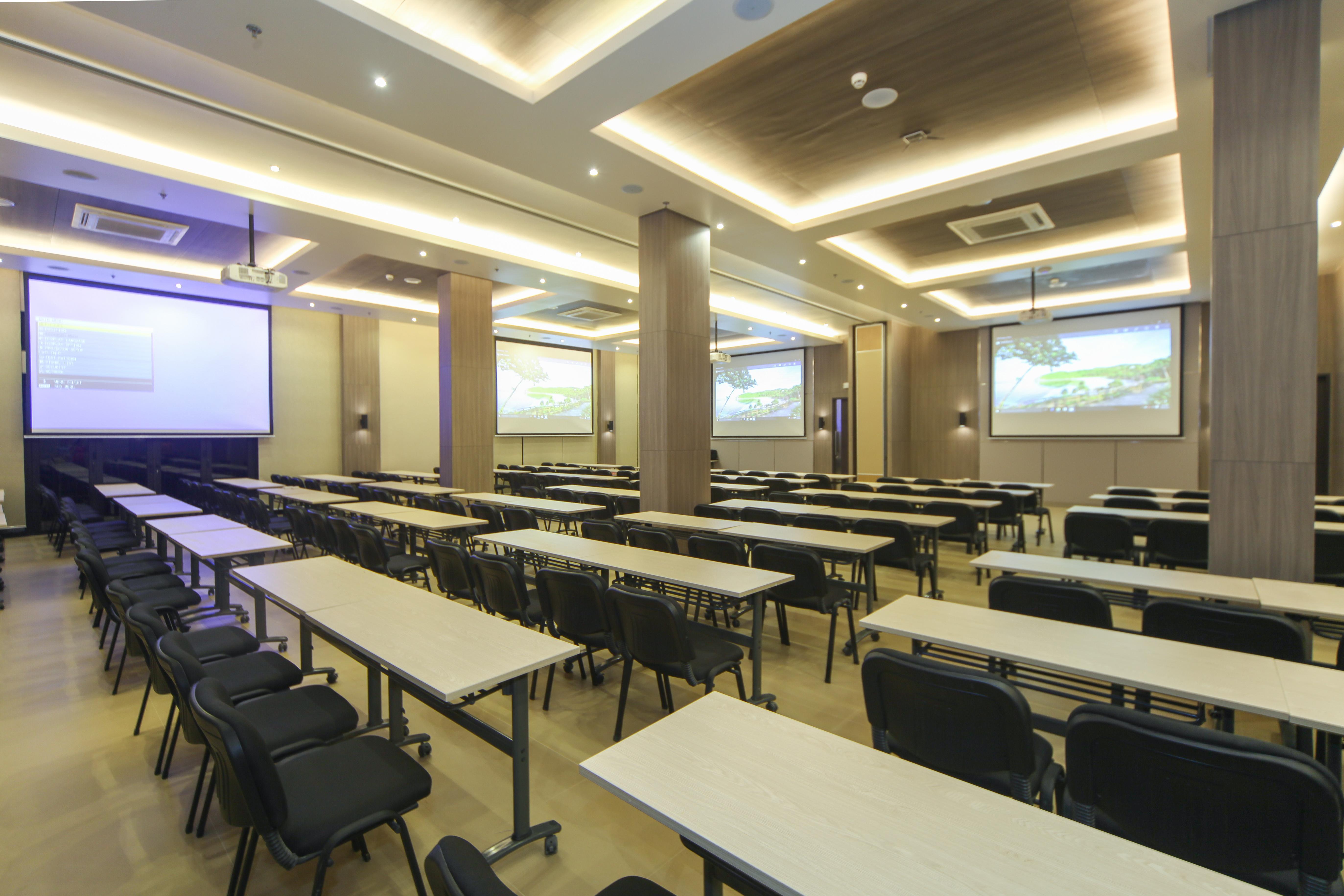 Fairways And Bluewater Boracay Resort 4*