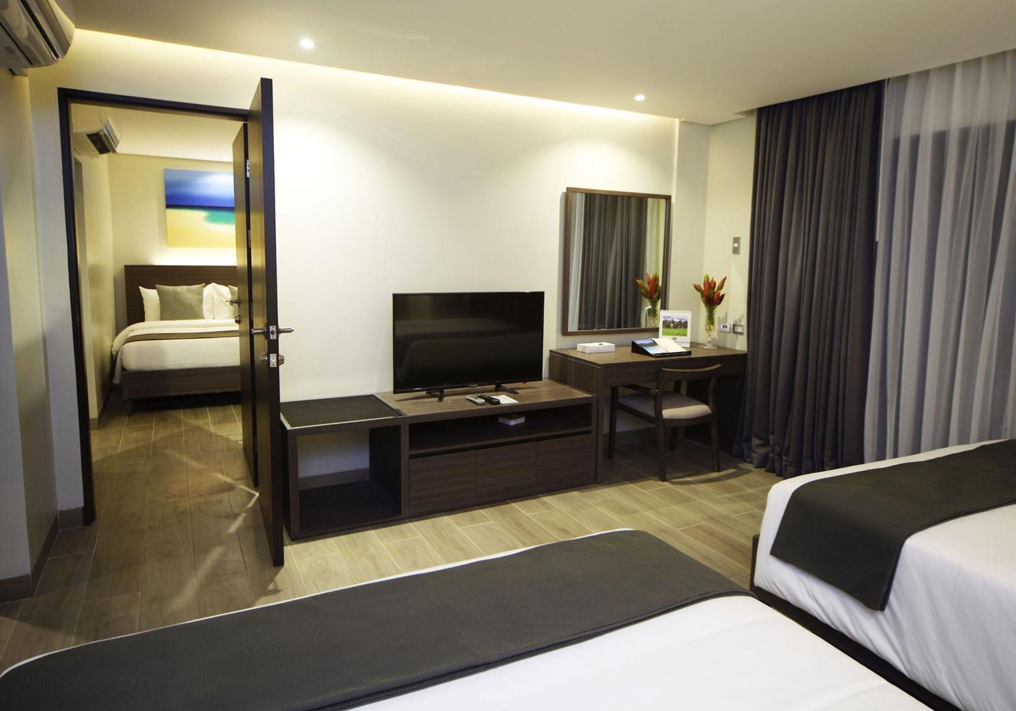 Fairways And Bluewater Boracay 4*