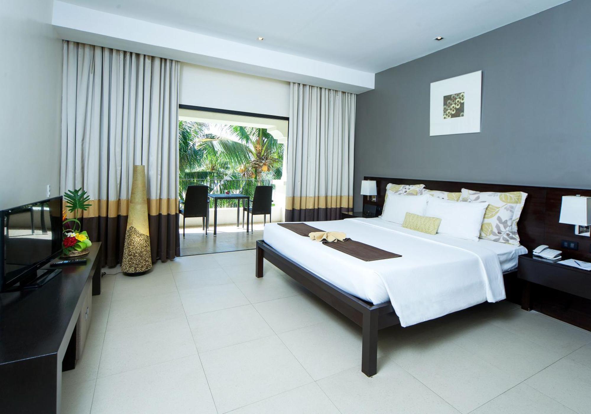 Fairways And Bluewater Boracay Resort