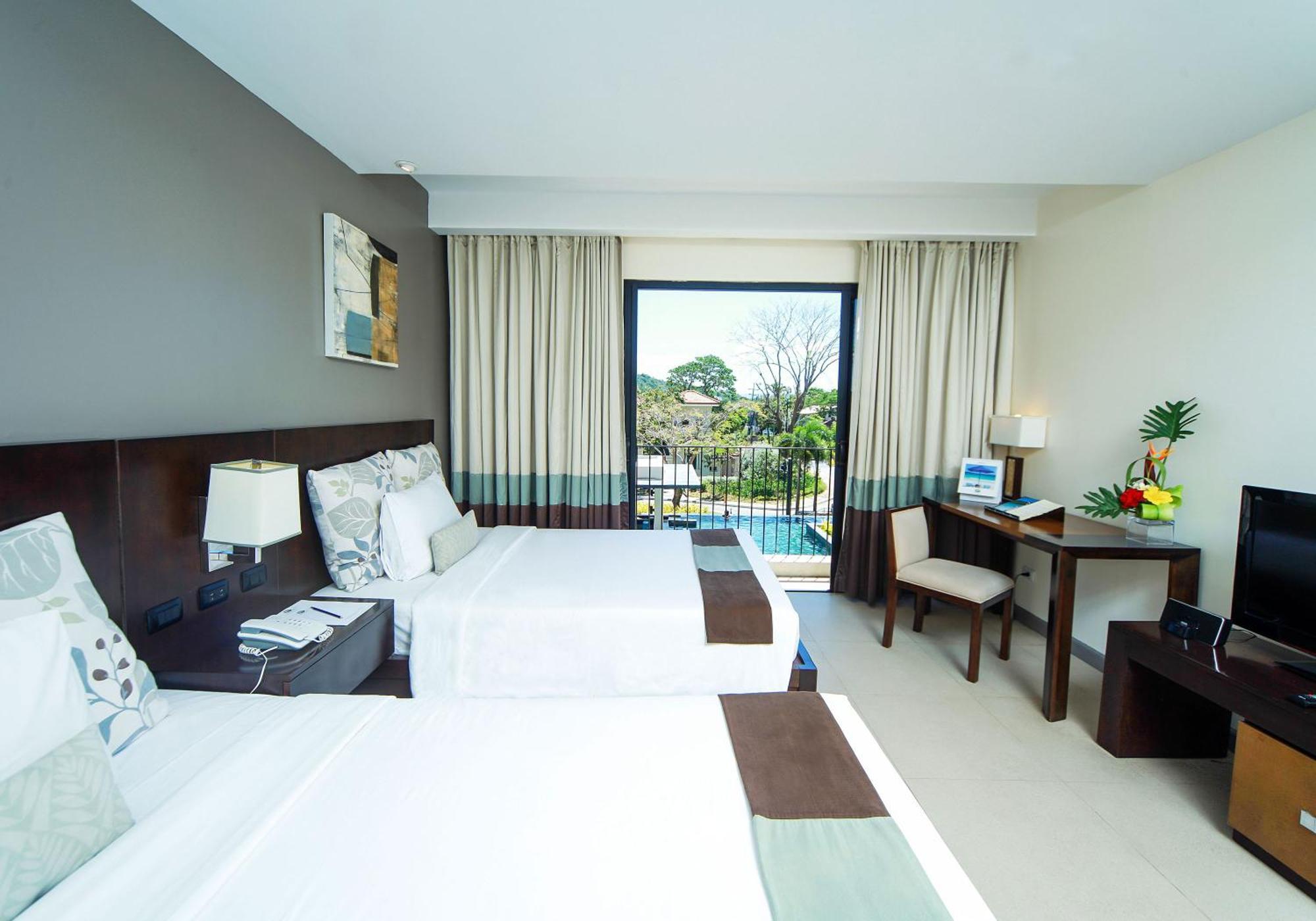 Fairways And Bluewater Boracay 4*